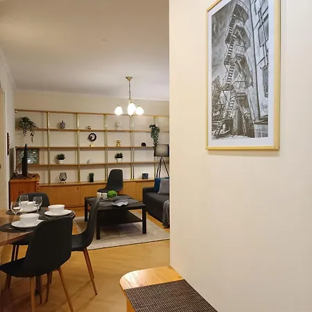Two Bedroom In Old Town, Up To Six Guests