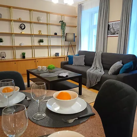 Two Bedroom In Old Town, Up To 6 Guests