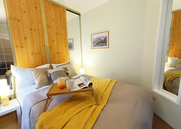 Two Bedroom In Old Town, Up To 6 Guests * Рига