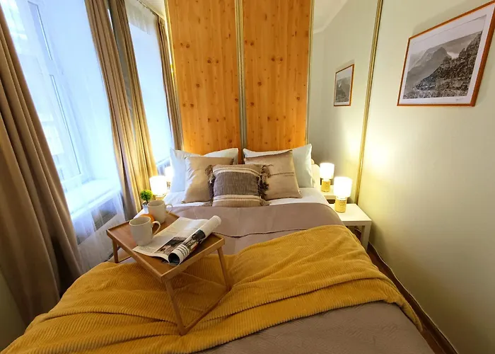 Two Bedroom In Old Town, Up To 6 Guests Апартаменты *