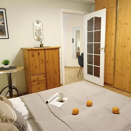 Daire Two Bedroom In Old Town, Up To 6 Guests Riga